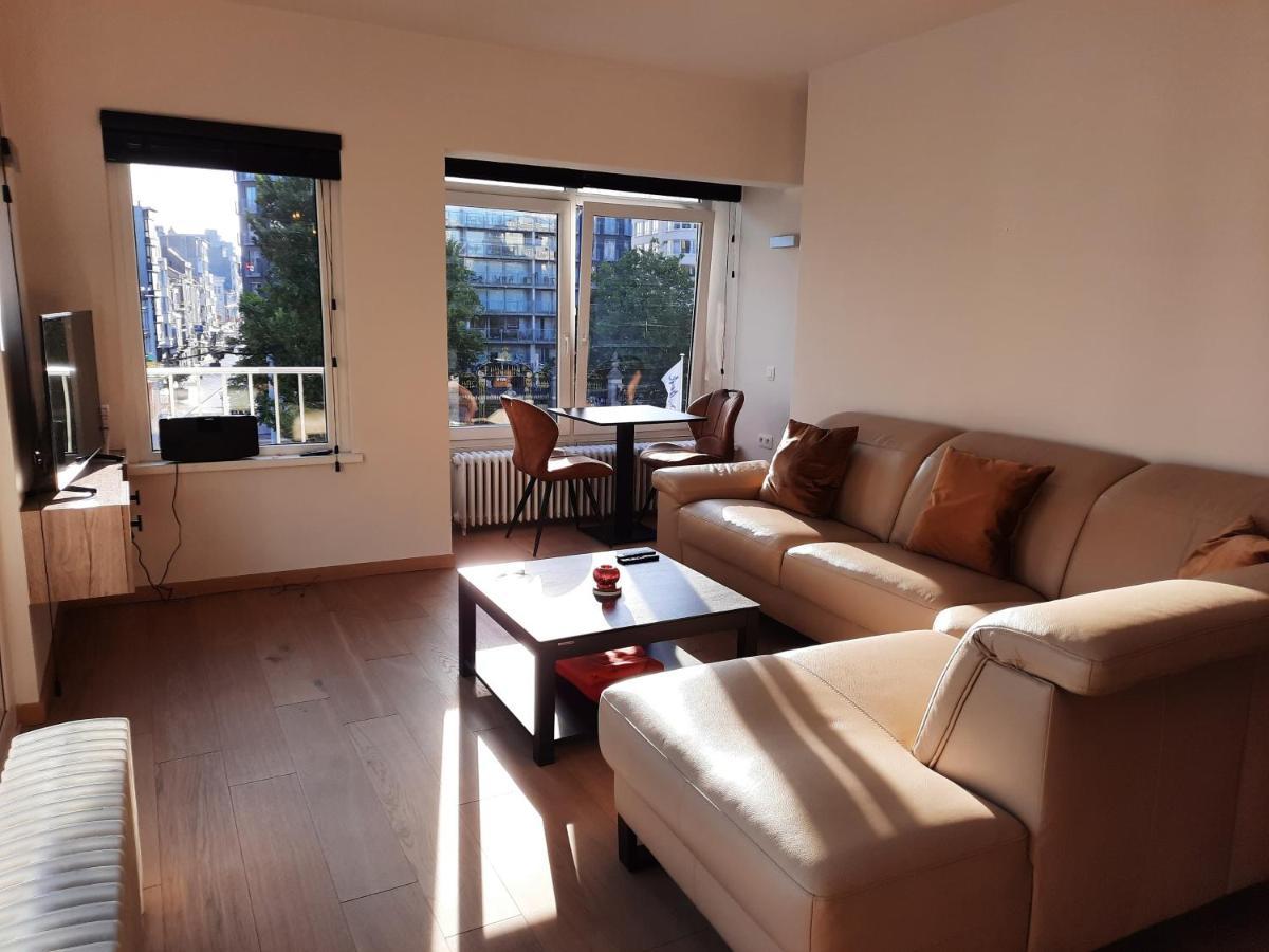 Lichtrijk En Comfortabel Hoekappartement Met Gratis Parking En Zeer Centraal Gelegen - Comme Chez Soi Oostende Eksteriør bilde