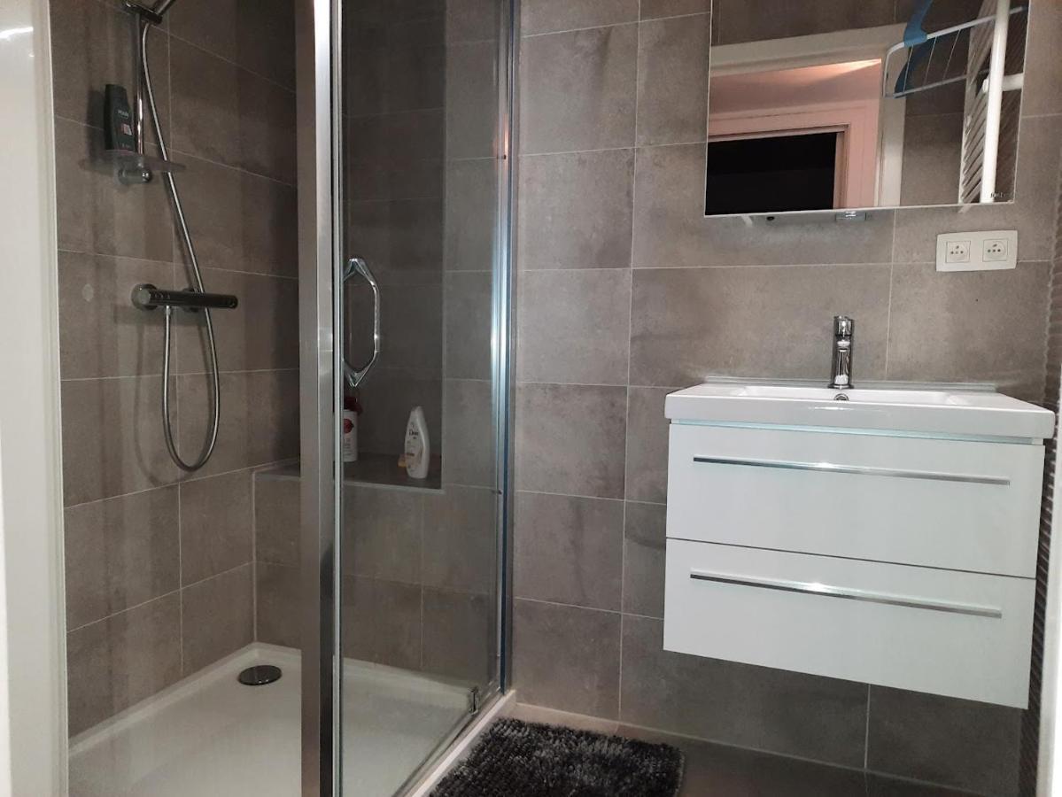 Lichtrijk En Comfortabel Hoekappartement Met Gratis Parking En Zeer Centraal Gelegen - Comme Chez Soi Oostende Eksteriør bilde