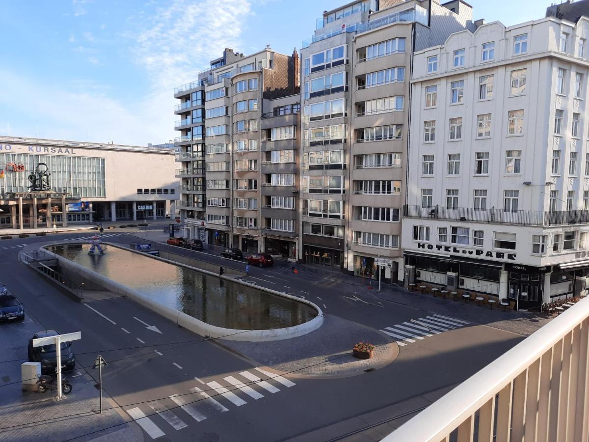 Lichtrijk En Comfortabel Hoekappartement Met Gratis Parking En Zeer Centraal Gelegen - Comme Chez Soi Oostende Eksteriør bilde