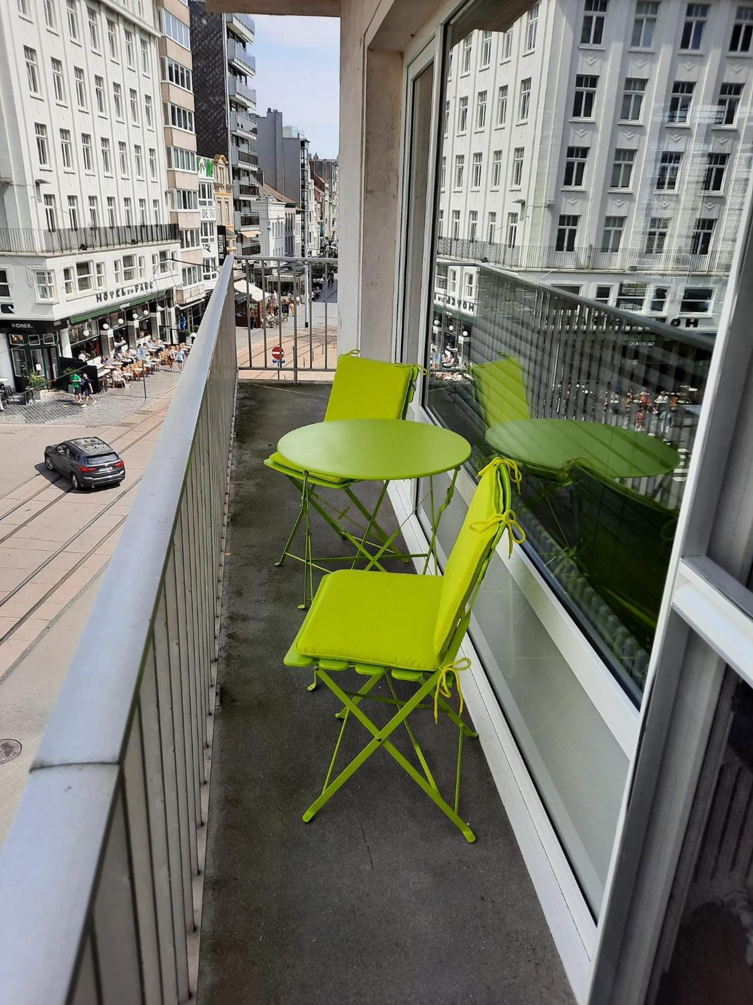 Lichtrijk En Comfortabel Hoekappartement Met Gratis Parking En Zeer Centraal Gelegen - Comme Chez Soi Oostende Eksteriør bilde