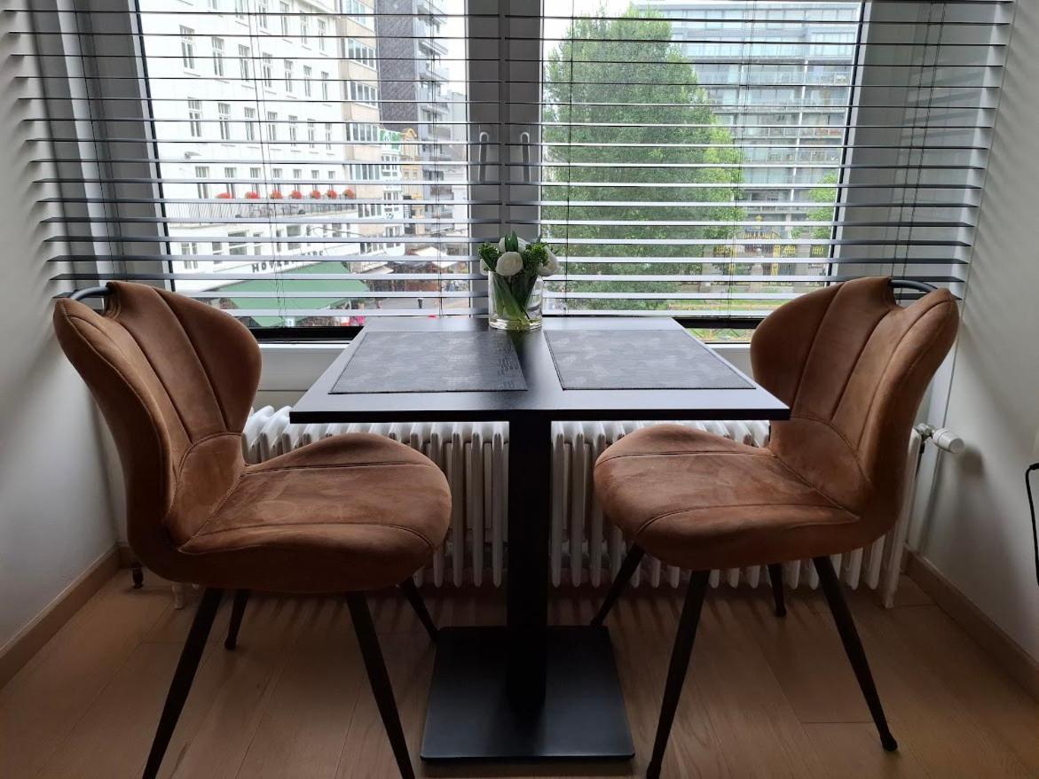 Lichtrijk En Comfortabel Hoekappartement Met Gratis Parking En Zeer Centraal Gelegen - Comme Chez Soi Oostende Eksteriør bilde